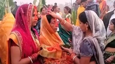 चैनपुर: चैनपुर में उदयमान सूर्य को अर्घ्य देने के साथ लोकआस्था का महापर्व छठ पूजा संपन्न