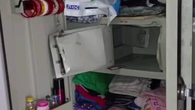 ગોધરા: શહેરના બામરોલી રોડ પર આવેલા શુભમ ટેનામેન્ટમાં એક બંધ મકાનને નિશાન બનાવી તસ્કરોએ ₹3.16 લાખની મત્તાની ચોરી કરી હતી.