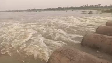 காஞ்சிபுரம்: காஞ்சிபுரம் மாவட்ட பாலாற்றில் வெள்ளப்பெருக்கு.
கரையோர 30 கிராமங்களுக்கு வெள்ள அபாய எச்சரிக்கை