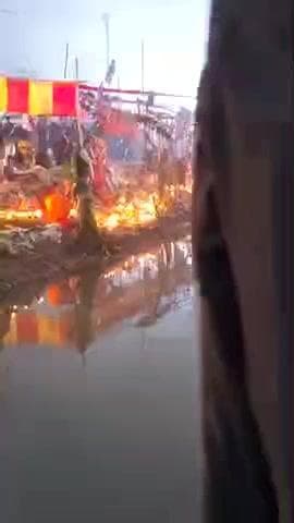 प्रतापगंज: छठ पूजा के अंतिम दिन मंगलवार सुबह श्रद्धालुओं ने उगते सूर्य को अर्घ्य दिया