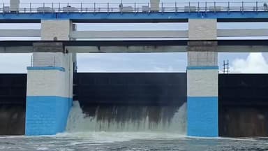 காஞ்சிபுரம்: செம்பரம்பாக்கம் ஏரிக்கு நீர் வரத்து அதிகரிப்பு இன்று காலை வினாடிக்கு  1221 கன அடி வருகை தந்த நிலையில்  நீர்வரத்தானது அதிகரித்து 1800 கண அடி வருகிறது