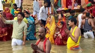 नासरीगंज: त्याग, विश्वास और लोक आस्था का महापर्व छठ मंगलवार को तड़के उदीयमान सूर्य को अर्घ्य देने के साथ संपन्न हुआ