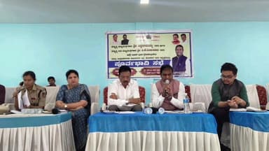 ಕೂಡ್ಲಿಗಿ: ಸಿಎಂ ಸಿದ್ದರಾಮಯ್ಯ,ಡಿಸಿಎಂ,ಶಿವಕುಮಾರ್ ನ.9ರಂದು ಕೂಡ್ಲಿಗಿ ತಾಲೂಕು ಪ್ರವಾಸದ ಹಿನ್ನೆಲೆ, ಪಟ್ಟಣದಲ್ಲಿ ಅಧಿಕಾರಿಗಳಿಂದ ಪೂರ್ವಭಾವಿ ಸಭೆ