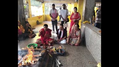 বাক্সা: শ্ৰীশ্ৰী মা বগলা মন্দিৰত উপস্থিত হৈ হোম যজ্ঞৰে কৃপাময়ী দেৱী মাৰ শ্ৰীচৰণত সেৱা জনাই আশিস গ্ৰহণ কৰে বিধায়ক ফনীধৰ তালুকদাৰ