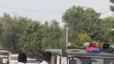 शेरगढ़: शेरगढ़ में गोचर भूमि से अतिक्रमण हटाने पहुंचा प्रशासन, भीड़ के कारण कार्रवाई रोकी, 5 दुकानों के काटे गए बिजली कनेक्शन