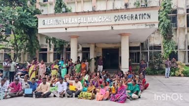 మున్సిపల్ కార్పొరేషన్ కార్యాలయం ముందు మంచినీటి కోసం ఆందోళన చేపట్టిన ప్రజలు