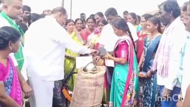 రామకృష్ణాపురం గ్రామంలో ఐకెపి సెంటర్ ను ప్రారంభించిన ఎమ్మెల్యే ప్రకాశ్ రెడ్డి