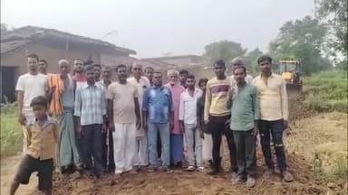 धुरकी: धुरकी प्रखंड के रक्सी पंचायत में पूर्व मुखिया की पहल से 3 किमी सड़क का निर्माण