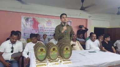 ইটাহার: ইটাহার হাই স্কুল প্রাঙ্গণে ৬৩ টি কালি ও লক্ষ্মী পুজো কমিটিকে সন্মাননা জ্ঞাপন অনুষ্ঠানের আয়োজন করলেন MLA মোশারফ হুসেন