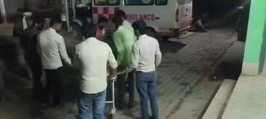 बदायूं: बदायूं के बसोमा गांव के पास ससुराल से घर जा रहे बाइक सवार पति-पत्नी को दूसरे बाइक सवार ने मारी टक्कर, दोनों घायल हुए