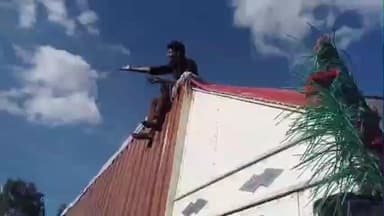 नवापूर: पोलिसांच्या जाचाला कंटाळून चालकाचा कोंडाईबारी घाटात ट्रकवर गळफासचा प्रयत्न