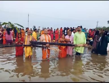 मारगोमुंडा: मार्गोमुंडा प्रखण्ड क्षेत्र में लोक आस्था का चार दिवसीय महापर्व छठ हर्षोल्लास के साथ सम्पन्न।