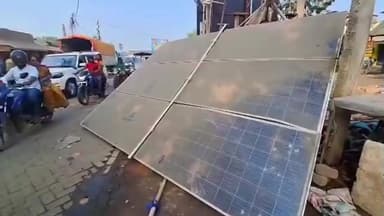 সাঁইথিয়া: সাঁইথিয়ায় সরকারি জলের ট্যাংক ভেঙে বিপদ  রাস্তায় ছড়িয়ে পড়ল ট্যাংকের ধ্বংসাবশেষ