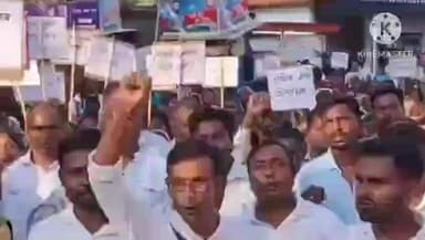 মৰিয়নি: প্ৰাপ্য বিচাৰি মৰিয়নি আৰক্ষী থানাৰ সন্মুখত উতপ্ত পৰিস্থিতি কেইবা শতাধিক চাহ শ্ৰমিকৰ