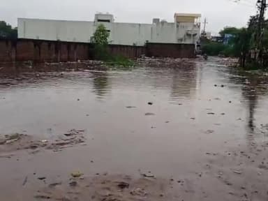 બાવળા: ધોળકા ખાતે દોઢ ઇંચ વરસાદ પડતા નીચાણવાળા વિસ્તારોમાં પાણી ભરાયા