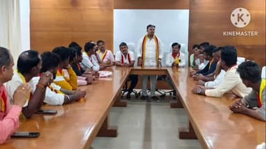 ಕೊಪ್ಪಳ: ನಗರದಲ್ಲಿ ಜೈ ಕನ್ನಡಾಂಬೆ ಯುವಕ ಮಂಡಳಿಯ ಪದಾಧಿಕಾರಿಗಳು  ಕರ್ನಾಟಕ ರಕ್ಷಣಾ ವೇದಿಕೆ ರಾಜ್ಯಾಧ್ಯಕ್ಷರಾದ  ಟಿ.ಎ ನಾರಾಯಣಗೌಡರ ಬಣಕ್ಕೆ ಸೇರ್ಪಡೆ