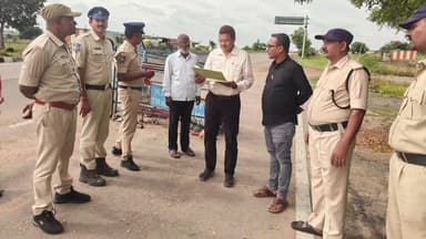 మద్నూర్: మద్నూర్ అంతర్రాష్ట్ర సరిహద్దు చెక్ పోస్ట్ ను, జిన్నింగ్ మిల్లును తనిఖీ చేసిన జిల్లా అదనపు కలెక్టర్ వి.విక్టర్