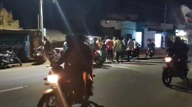 திருப்பத்தூர்: சிகேசி ரோடு பகுதியில் இருசக்கர வாகனம் மோதியதில் விபத்து! ஆம்புலன்ஸ்க்கு போன் பண்ணி நீண்ட நேரம் ஆகியும் வராததால் ஆட்டோவில் அழைத்துச்  சென்ற அவலம்