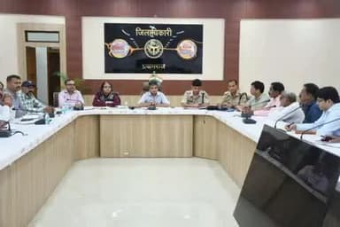 देव दीपावली पर्व को भव्य एवं दिव्य रूप में मनाए जाने की तैयारियों के संबंध में जिलाधिकारी की अध्यक्षता में बैठक संपन्न