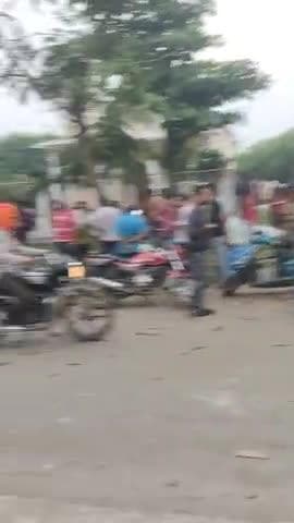 Gas ka tankar welding Karate samay fat Gaya jismein logon Ko chhote I