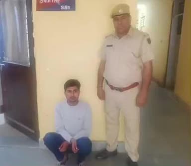 सीकरी: सीकरी पुलिस ने गांव कोलरी से साइबर ठगी के मामले में फरार आरोपी शोएब को गिरफ्तार किया