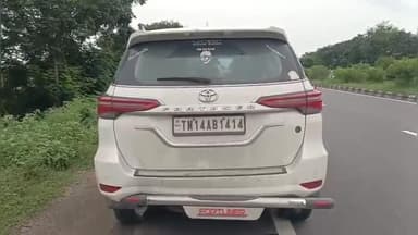 விழுப்புரம்: *காரில் கடத்தப்பட்ட பைனான்சியர் மீட்பு - விழுப்புரத்தில் ராங் ரூட்டில் 6 இருசக்கர வாகனத்தில்  சென்ற பொதுமக்கள் மீது மோதிவிட்டு தப்பிய கடத்தல் கும்பலை