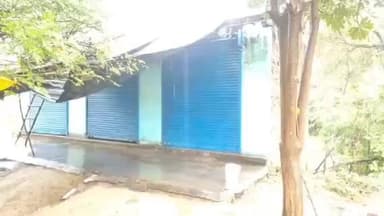 सीतापुर: जरिगावा ग्राम पंचायत में विधवा महिला की जमीन और दुकानों पर परिवार वालों ने किया कब्जा, लगाई न्याय की गुहार