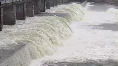 વંથળી: શાપુર ઓઝત વીયર ડેમ ઓવરફ્લો થતા ડેમના 4 દરવાજા 0.60 મીટર ખોલાયા, નીચાણવાળા ગામોને એલર્ટ કરાયા