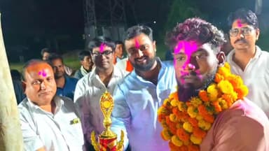 मुक्ताराजा में आयोजित पारंपरिक गढ़ तोड़ प्रतियोगिता में मुख्य अतिथि के रूप में जिला पंचायत सदस्य आयुष शर्मा शामिल हुए