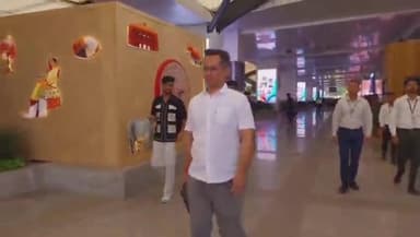 আজাৰা: বৰঝাৰ বিমানবন্দৰত উপস্থিত গৌৰৱ গগৈ,প্ৰিয়ংক খাৰ্গেৰ ছেমি কণ্ডাক্টৰ বিতৰ্ক সন্দৰ্ভত মন্তব্য