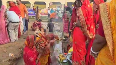 नाथनगर: नाथनगर में श्रद्धालुओं ने अस्थायी पोखर में भगवान भास्कर को अर्घ्य दिया, छठ पर्व संपन्न