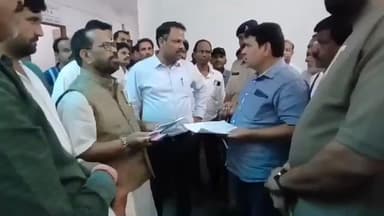 देवास: देवास बाईपास के किसान ज़मीन को लेकर कलेक्टर कार्यालय पहुंचे, दिया आवेदन