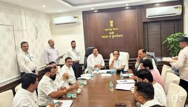 पोलादपूर: रायगड जिल्ह्यातील पोलादपूर तालुक्यातील केवनाळे गावाच्या कायमस्वरूपी पुनर्वसनाबाबत बैठक