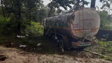 ଜମନକିରା: ଚିନିମହୁଲ ଷଣ୍ଢପଥର ଠାରେ ଡିଜେଲ ବୋଝେଇ ଟ୍ରକ୍ ଦୁର୍ଘଟଣାଗ୍ରସ୍ତ