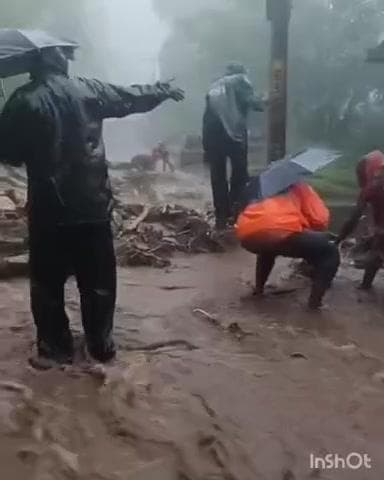 जगदलपुर: केके रेल लाइन पर गिरा पत्थर, यात्री ट्रेनों का आवागमन बाधित, यात्रियों को परेशानी का सामना करना पड़ा