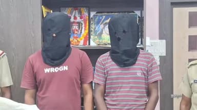 লালগোলা: লালগোলায় এক কেজি ৩৫৫ গ্রাম হেরোইনসহ দুই যুবক গ্রেপ্তার, পুলিশের কড়া নজরদারি জারি