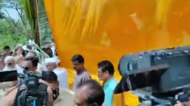 ಹುನಗುಂದ: ಕೂಡಲಸಂಗಮದಲ್ಲಿ ಚನ್ನಮ್ಮ, ರಾಯಣ್ಣ 
ಮೂರ್ತಿಗಳನ್ನು ಅನಾವರಣಗೊಳಿಸಿದ ಮುಖಂಡರು