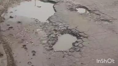 कुंवरिया: माहासतियो की मादंडी: हाईवे के जानलेवा गड्ढे की ग्रामीणों ने की मरम्मत, PWD की अनदेखी पर जताया रोष