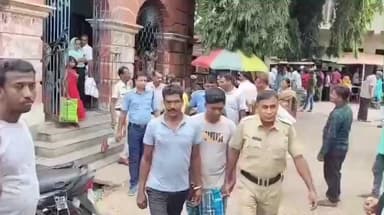 কান্দি: অস্ত্রসহ গ্রেফতার তৃণমূল ব্লক সভাপতির ভাই সহ দুই — কান্দি থানার বড় সাফল্য!