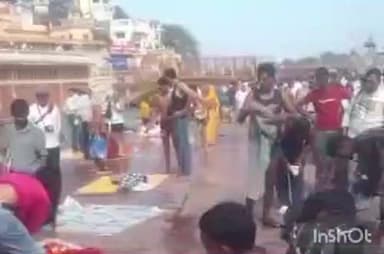 हरिद्वार: हरकीपौड़ी पर मामूली बात को लेकर भिड़ी 3 महिलाएं, पुलिस रही नदारद, वीडियो हुआ वायरल