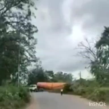 कोरबा: ढेंगुरनाला मार्ग पर प्रशासन की नाक के नीचे यातायात नियमों की अनदेखी, नो-एंट्री में राखड़ ट्रेलर बेखौफ दौड़ रहे