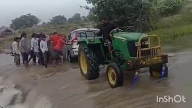 కొడంగల్: బురాన్పూర్ చిన్నవాగులోకి దూసుకు వెళ్లిన కారు తప్పిన పెను ప్రమాదం