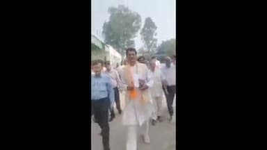 अम्बाला: विश्व हिंदू परिषद, अग्रवाल समाज, बजरंग दल के कार्यकर्ता डीसी ऑफिस अम्बाला पहुंचे, ज्ञापन सौंपा