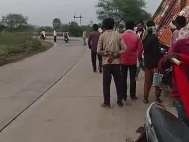 गुलाबगंज बासौदा रोड पर ट्रक पलटा कंट्रोल ना होने के कारण