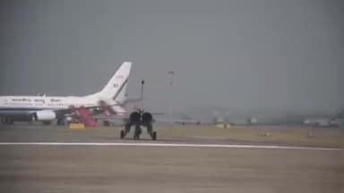 अम्बाला: राष्ट्रपति के साथ दिखीं ऑपरेशन सिंदूर की पायलट, पाकिस्तान ने स्क्वॉड्रन लीडर शिवांगी को पकड़ने का किया था दावा