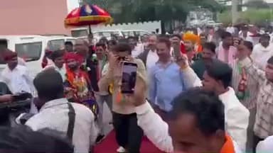 अन्ता: भाजपा प्रत्याशी मोरपाल सुमन के जनसंपर्क के दौरान ठीकरिया में 51 फीट का साफ़ा बांधकर भव्य स्वागत किया गया