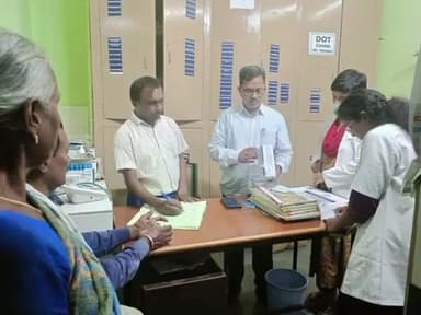 దుబ్బాక: తిమ్మాపూర్ ప్రాథమిక ఆరోగ్య కేంద్రాన్ని ఆకస్మికంగా తనిఖీ చేసిన జిల్లా వైద్యారోగ్య శాఖ అధికారి ధనరాజ్