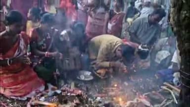 ईचागढ़: कुरूकतोपा में पारंपरिक उल्लास के साथ सोहराय पर्व मनाया गया, महिलाओं और पुरुषों ने मांदर की थाप पर नृत्य किया