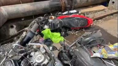 കുന്നംകുളം: കുന്നംകുളം പാറേമ്പാടത്ത് നിയന്ത്രണം വിട്ട  മിനി പിക്കപ്പ് ബൈക്കുകളിൽ ഇടിച്ച് അപകടം, അഞ്ചു പേർക്ക് പരിക്ക്