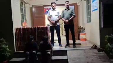 સંખેડા: સ્થાનિક પોલીસ ઊંઘતી રહી અને એલસીબીએ કાર્યવાહી કરી, ગોલાગામડી રાધે હોટલની સામેથી એલસીબીએ લાખોનો વિદેશી દારૂ ઝડપ્યો.